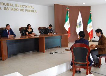 Alimnos de la BUAP en la actividad magistrado por un día