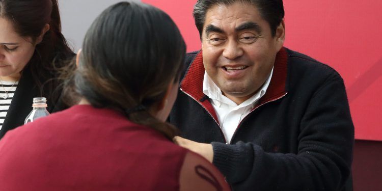 El gobernador brinda soluciones inmediatas