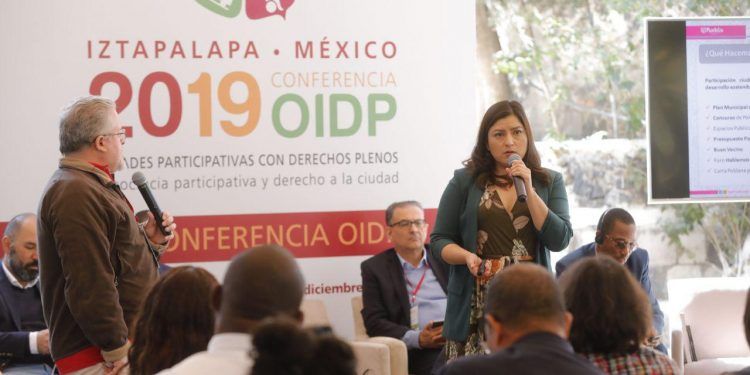 Rivera Vivanco expone en conferencia a favor de la participación ciudadana