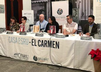 Presentan en Casa ESRU El Carmen el libro «Foto Azul: Un estudio fotográfico en Puebla», un diálogo con las fotografías de Rafael Fuentes Aguilar