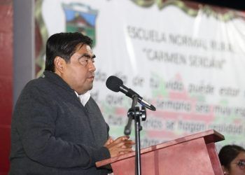 Reconoce gobernador esfuerzo de alumnas de la escuela normal rural “Carmen Serdán”