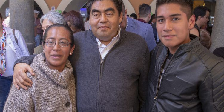 Es Barbosa Huerta el primer gobernador en sumarse al programa la escuela es nuestra: AMLO