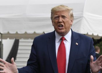 Trump reconoce gravedad de la situación del COVID-19 en EUA