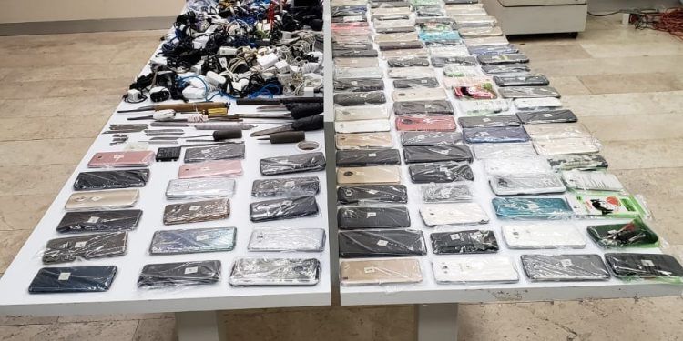 En Cereso de Puebla Seguridad Pública decomisa 121 celulares