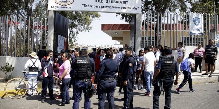 Asaltaron a estudiantes y maestros de bachillerato en Puebla; hay tres detenidos