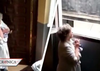 Conmueve a redes reacción de abuelita que recibió serenata a distancia (VIDEO)