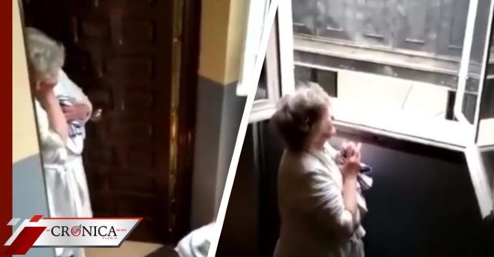 Conmueve a redes reacción de abuelita que recibió serenata a distancia (VIDEO)
