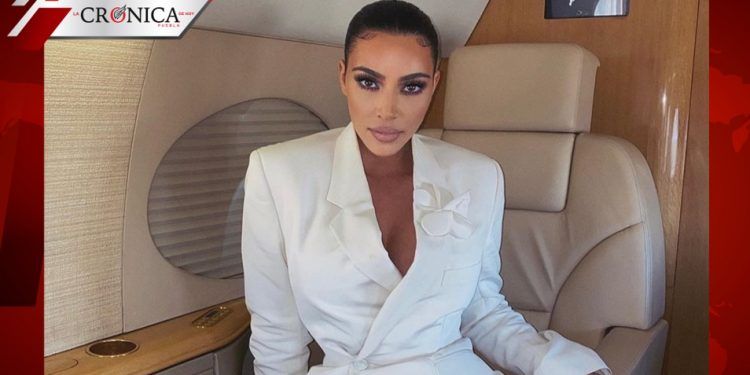 Redes critican a Kim Kardashian por supuestamente lucrar con pandemia de COVID-19