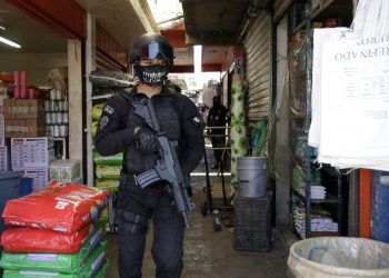 En operativo en el Mercado Morelos, Seguridad Pública decomisa drogas y detiene a un hombre