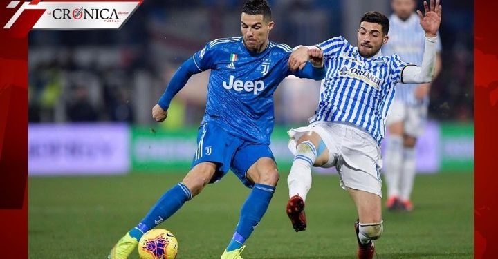 Captan a Cristiano Ronaldo paseando en familia en Portugal durante cuarentena