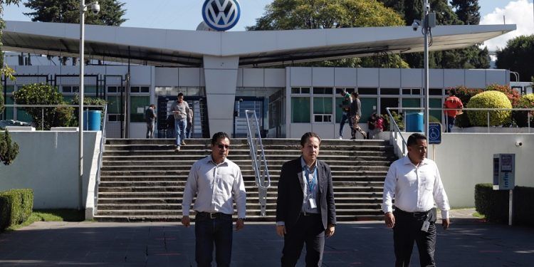 Sindicato de la VW en Puebla vigila estado de salud de sus trabajadores