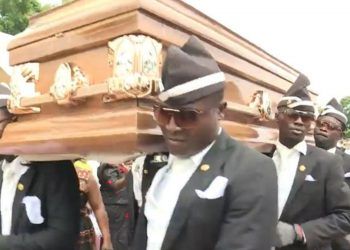 El meme del ataúd y su trasfondo cultural de Ghana
