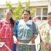 Mujeres de la sierra Tarahumara confeccionan cubrebocas contra la COVID-19