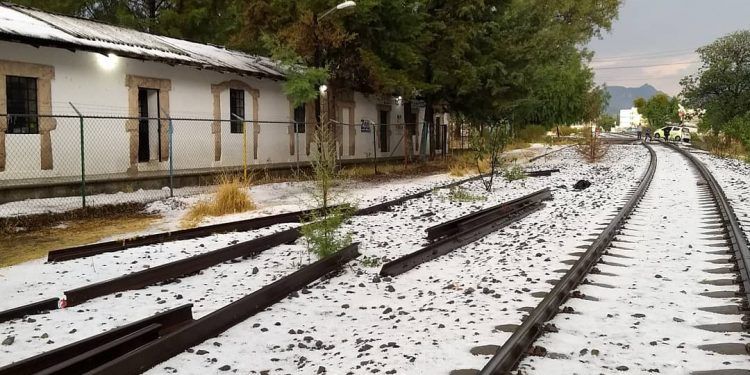 Granizada causa estragos en Acajete
