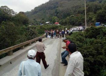 Veracruzanos impiden paso a río San Marcos por temor a contagios