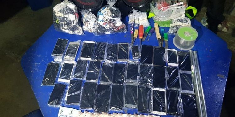 Más de 43 mil pesos y teléfonos celulares, lo incautado tras cateo en el Cereso de Puebla