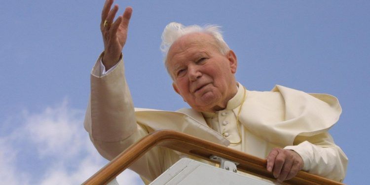 Juan Pablo II, el Papa peregrino, cumple 6 años de ser santo