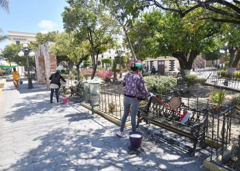 Ayuntamiento de Ahuatempan realizó sanitización en parques por COVID-19