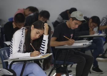 Barbosa exhorta a escuelas particulares a brindar apoyos en pago de colegiaturas