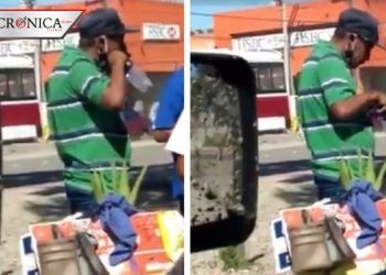 Vendedores de mascarillas indignan a redes por inflar empaques con la boca (VIDEO)