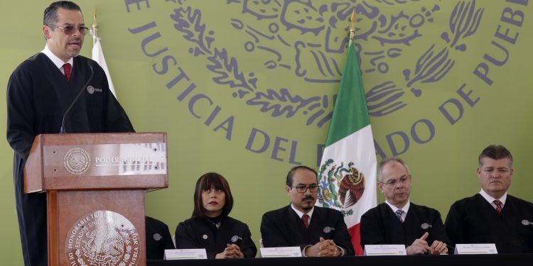 Magistrados de Puebla gastan hasta por tutoría para redactar