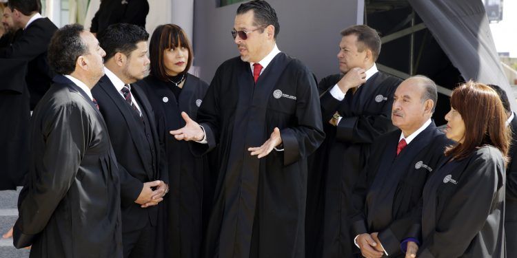 Magistrados de Puebla gastan hasta por tutoría para redactar