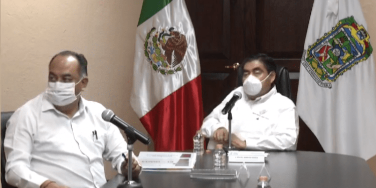 Políticos que crean confusión en Puebla por COVID-19, destructivos como delincuentes: Barbosa
