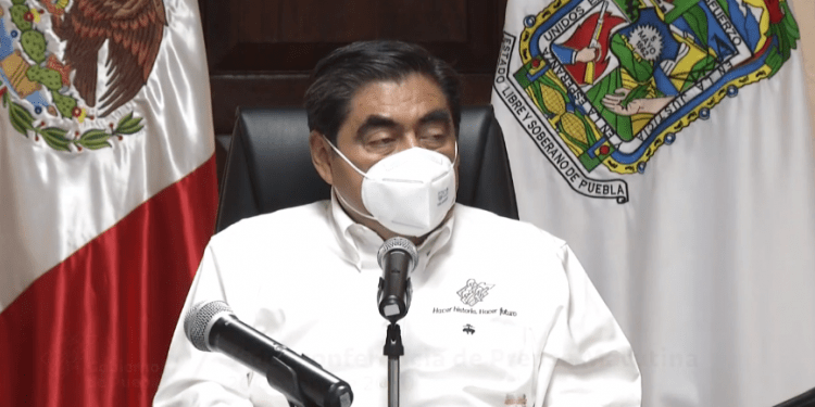 Miguel Barbosa anuncia apoyos a meseros y banqueteros de Puebla