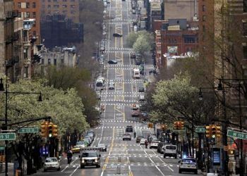Alcalde de Nueva York ordena congelar rentas de más de 2 millones de apartamentos