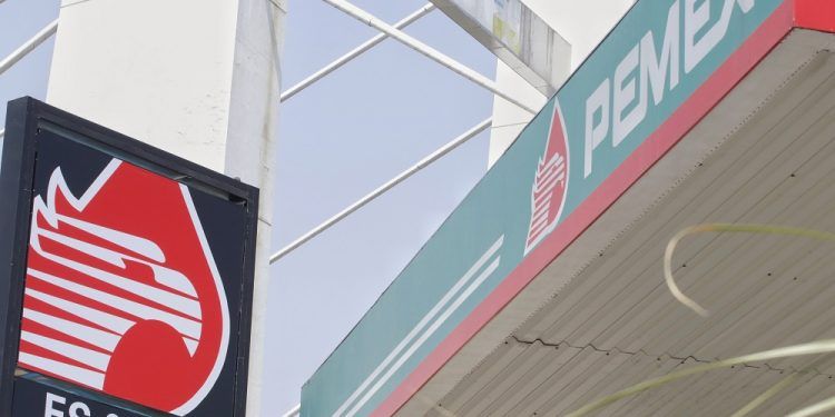 Pemex suma 229 casos de COVID-19 y 27 decesos