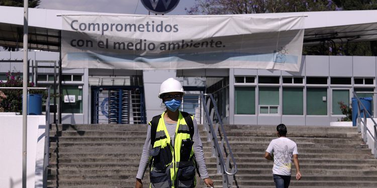 Sindicato y empresa Volkswagen concilian acuerdo para reanudar