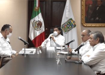 Donación en especie y no dinero pide Barbosa a Claudia Rivera para crisis por COVID-19