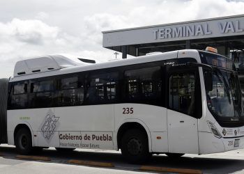 Por COVID-19 personal del sector salud en Puebla tendrá transporte público gratuito