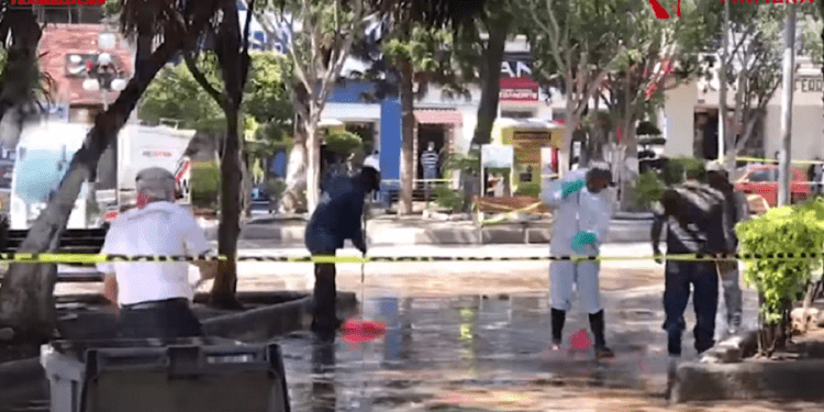 Gobierno de Texmelucan realizó jornada de limpieza y sanitización del zócalo