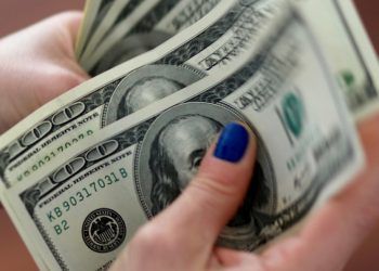 Sube el precio del dólar a más de 25 pesos previo al mensaje de AMLO