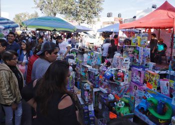 Ayuntamiento de Puebla entrega despensas a vendedores ambulantes