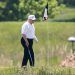 Trump juega golf mientras mueren 100 mil