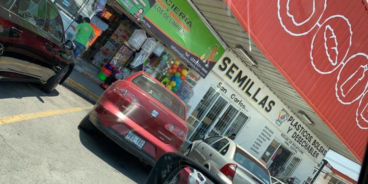 Pese a la contingencia sanitaria en Puebla, comercios siguen abiertos en la colonia Reforma Sur