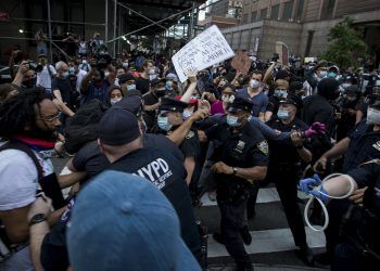 Trump critica protestas en memoria de Floyd