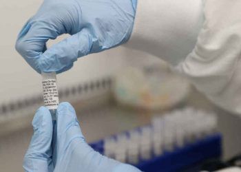 AstraZeneca desarrolla vacuna contra COVID-19 con fondos estadunidenses