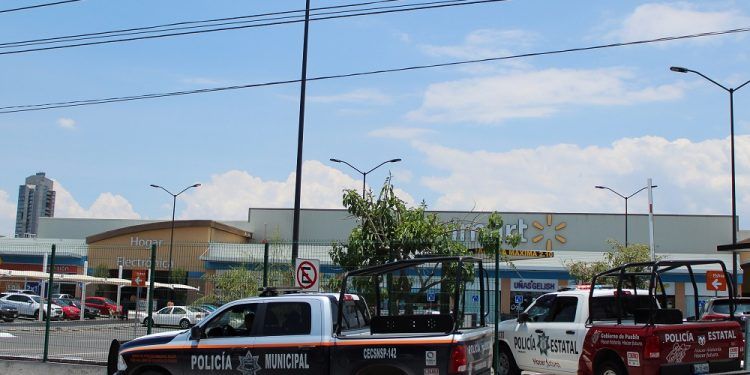 Maleantes asaltan Walmart de Ciudad Judicial