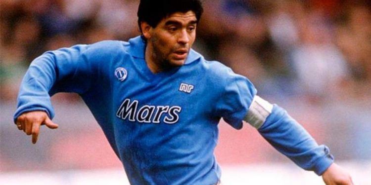 Camiseta de Maradona será subastada en apoyo a la pandemia