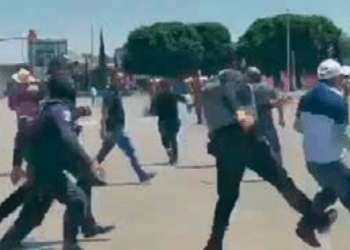 Policías agreden en nivel de delito a grupo antorchista