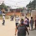 Habitantes de Oaxaca enfrentan a autoridades para impedir sanitización de calles