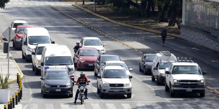 Ven bien “Hoy no circula” si mejoran bus y “combis”