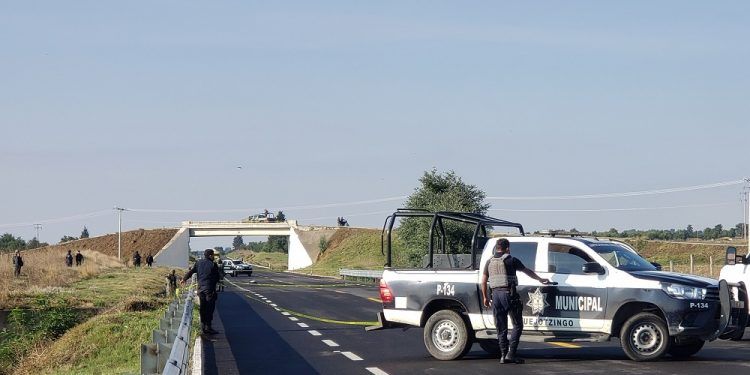 Autoridades hallan cadáver en la carretera de Capultitlán, en Huejoztingo