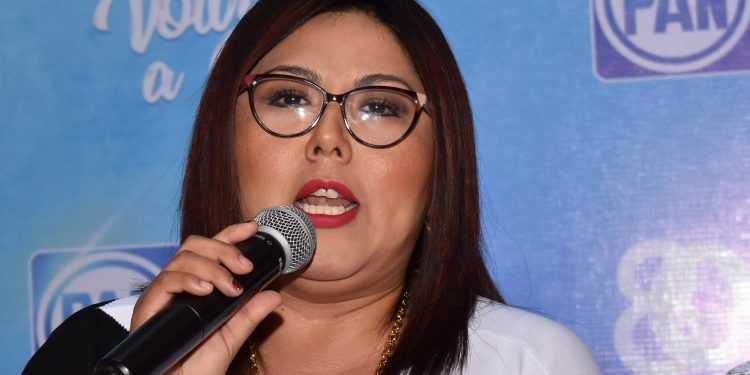 La presidenta del PAN, cliente de fotomultas