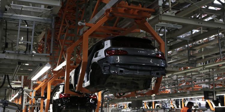 Sindicato de Audi acuerda respetar salario hasta 15 de junio 