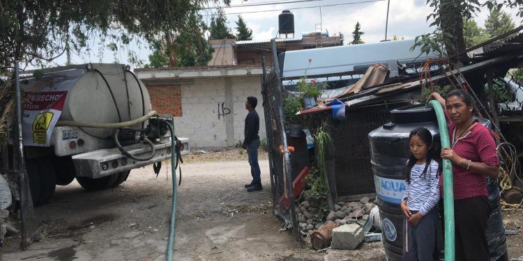 En Puebla entregan 922 tinacos a familias vulnerables por contingencia de COVID-19