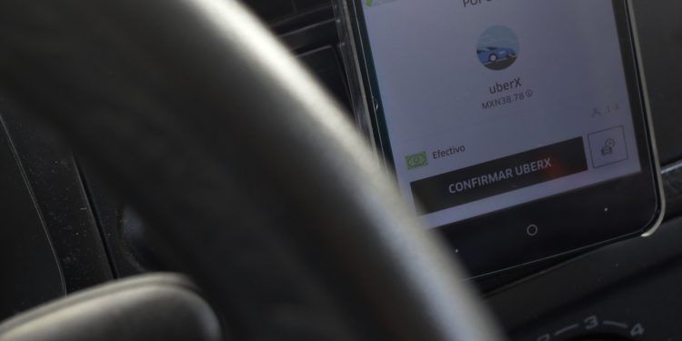 Uber anuncia a usuarios uso obligatorio de cubrebocas a partir del 18 de mayo